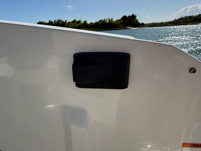 Slide: The Image of Sea Ray Sundancer 320 Outboard 2026 - 33