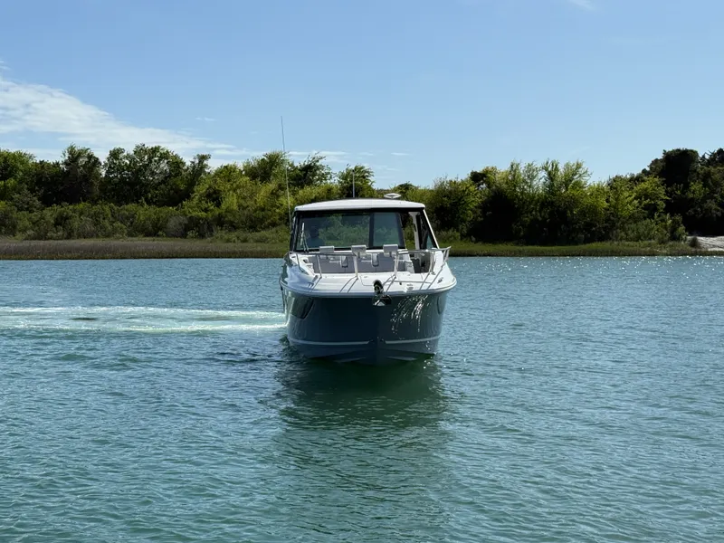 Slide: The Image of Sea Ray Sundancer 320 Outboard 2026 - 4
