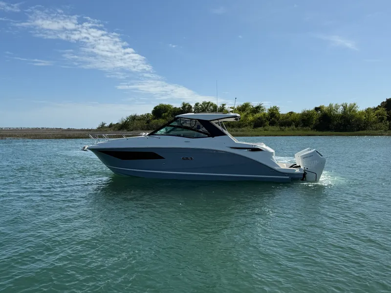 Slide: The Image of Sea Ray Sundancer 320 Outboard 2026 - 5