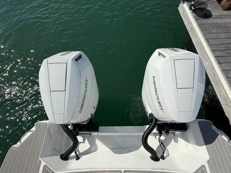 Slide: The Image of Sea Ray Sundancer 320 Outboard 2026 - 6