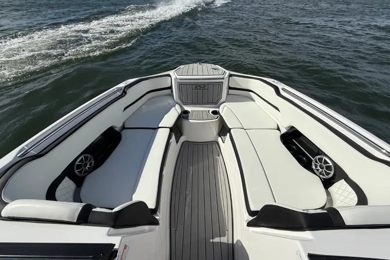Slide: The Image of Yamaha 252SE 2026 - 20