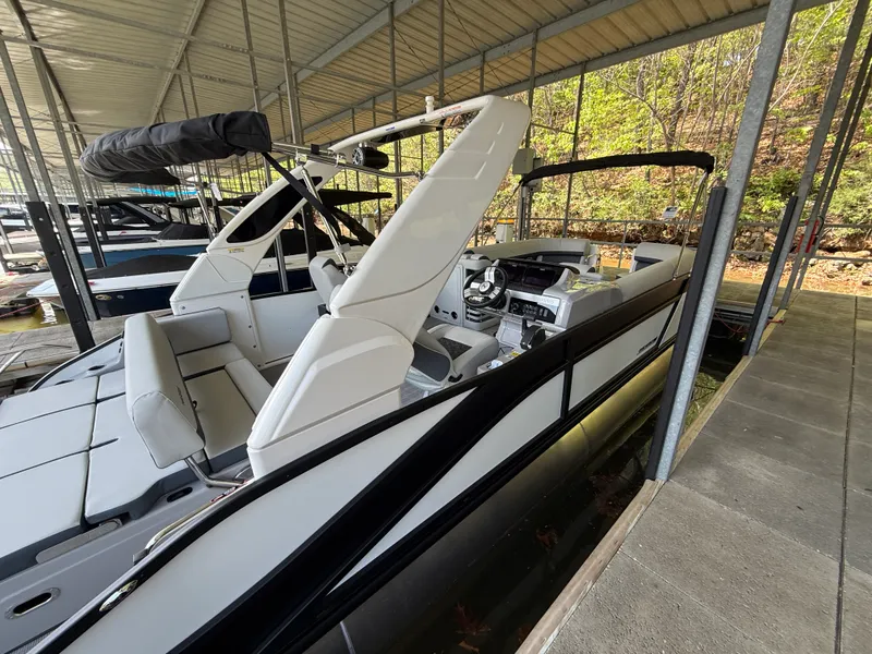 Slide: The Image of Harris Grand Mariner 250 2026 - 1