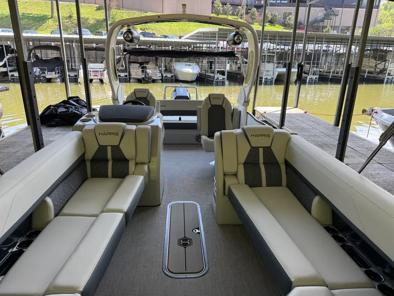 Slide: The Image of Harris Grand Mariner 250 2026 - 10