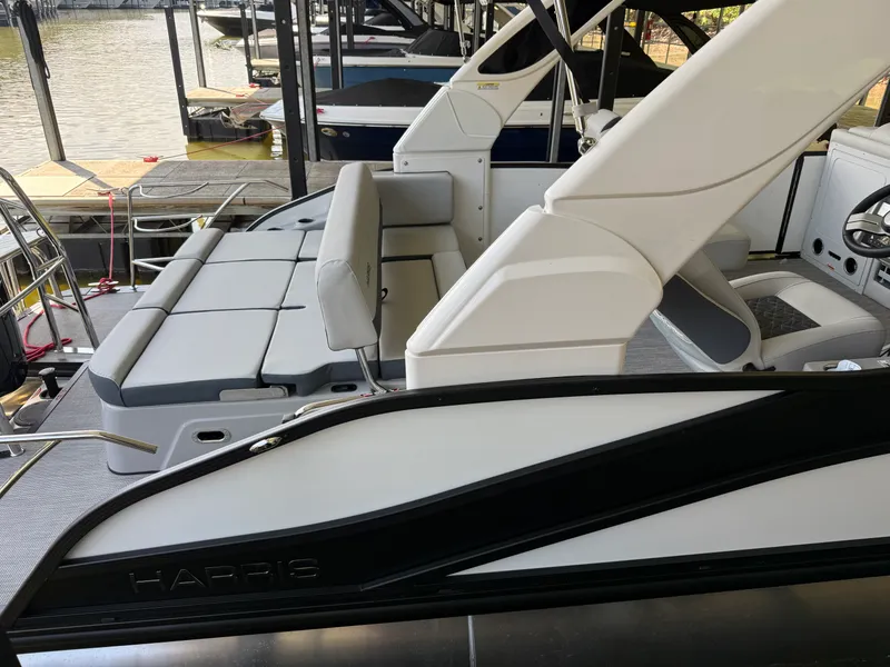 Slide: The Image of Harris Grand Mariner 250 2026 - 12