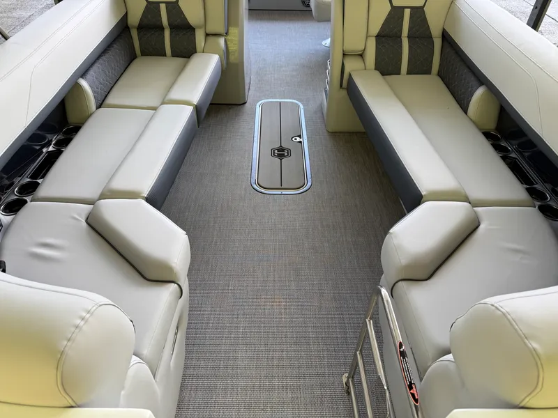 Slide: The Image of Harris Grand Mariner 250 2026 - 15