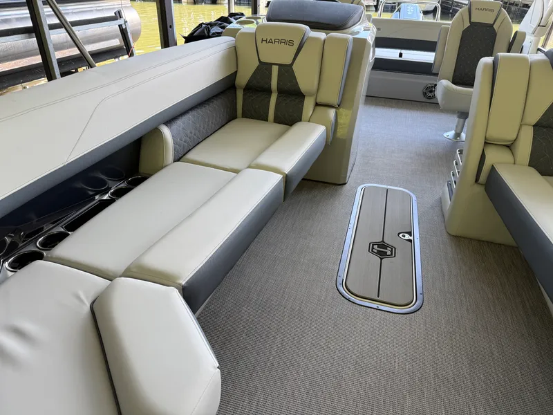 Slide: The Image of Harris Grand Mariner 250 2026 - 16