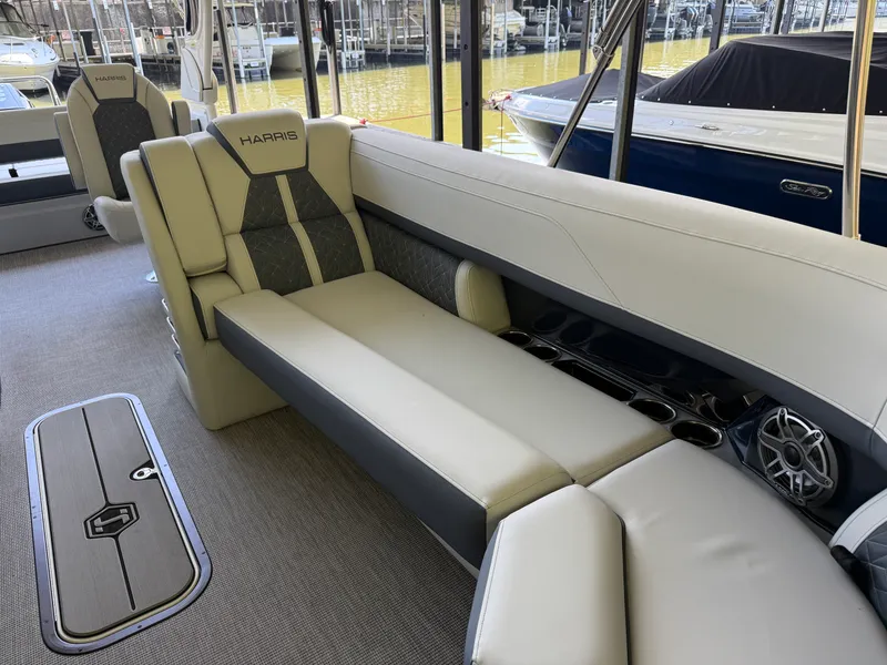 Slide: The Image of Harris Grand Mariner 250 2026 - 17