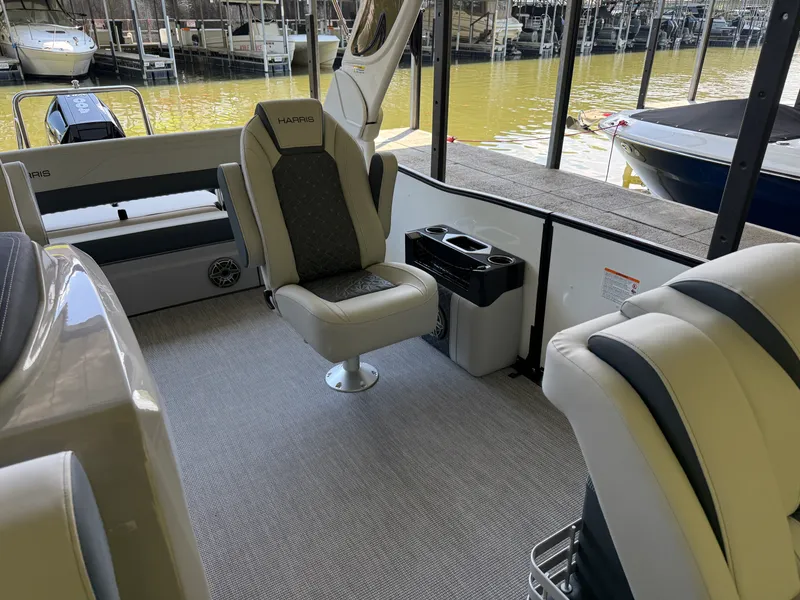 Slide: The Image of Harris Grand Mariner 250 2026 - 20