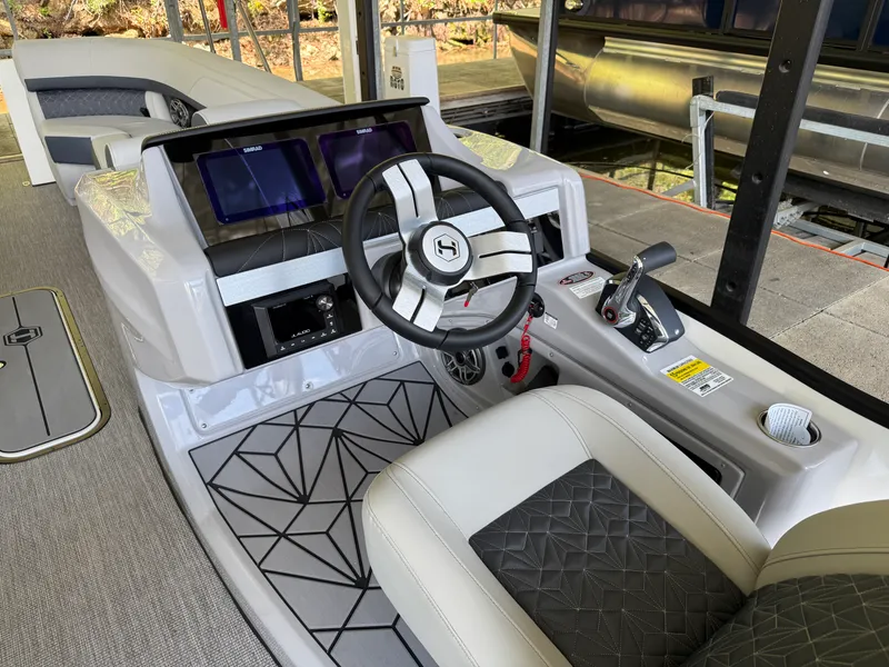 Slide: The Image of Harris Grand Mariner 250 2026 - 21