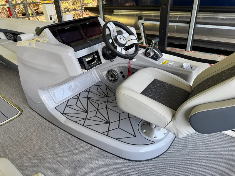Slide: The Image of Harris Grand Mariner 250 2026 - 22