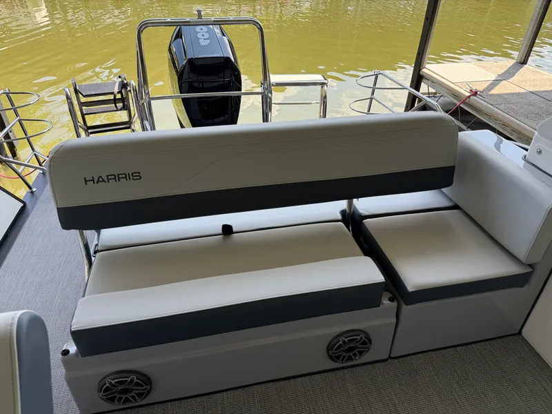 Slide: The Image of Harris Grand Mariner 250 2026 - 23