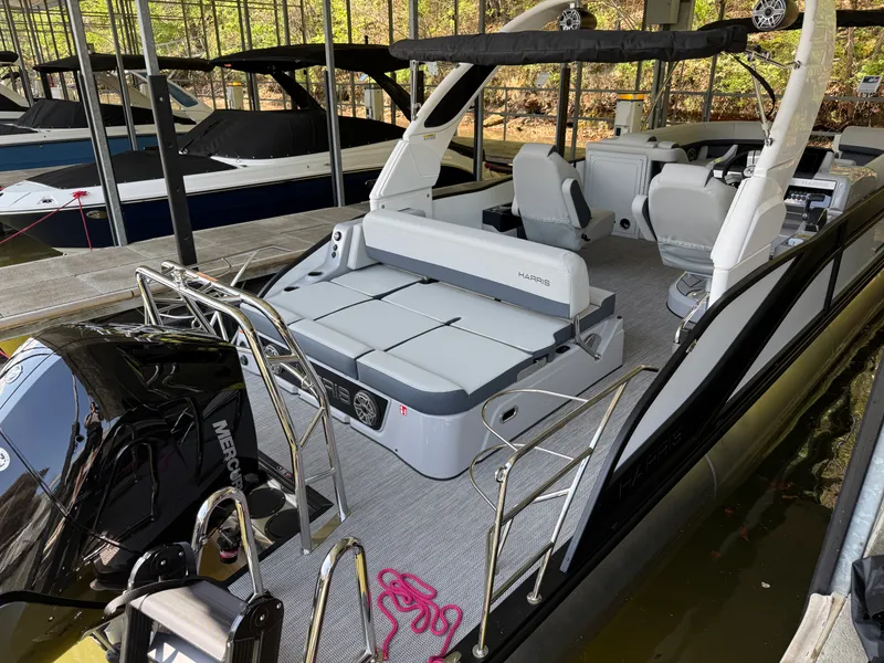 Slide: The Image of Harris Grand Mariner 250 2026 - 24