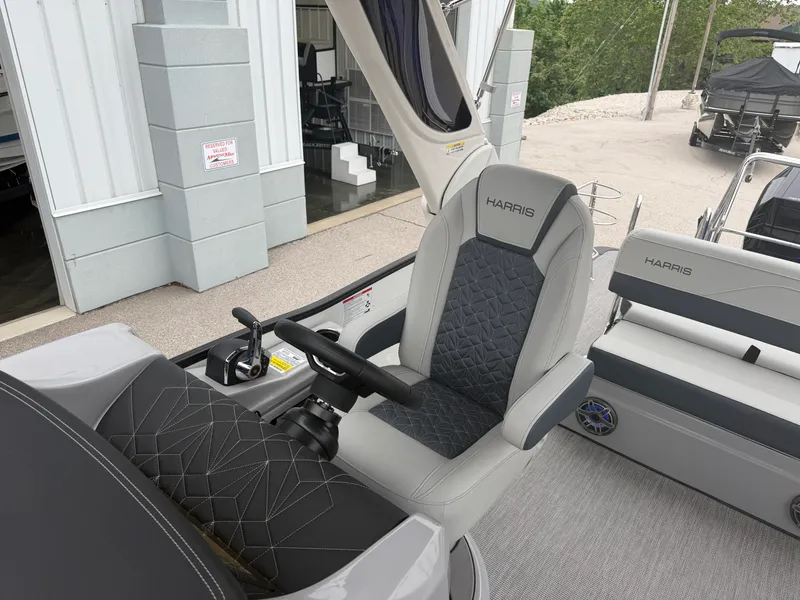 Slide: The Image of Harris Grand Mariner 250 2026 - 26