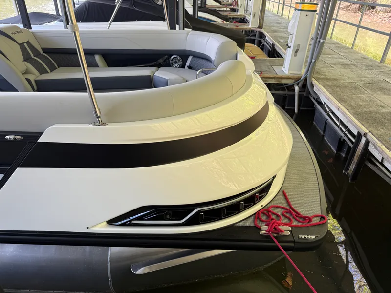 Slide: The Image of Harris Grand Mariner 250 2026 - 3