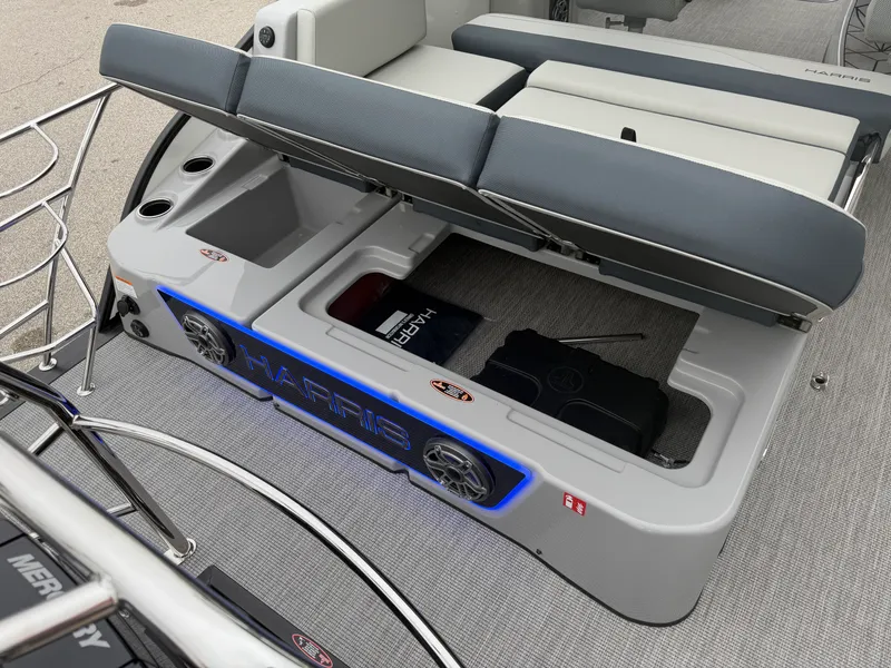 Slide: The Image of Harris Grand Mariner 250 2026 - 34