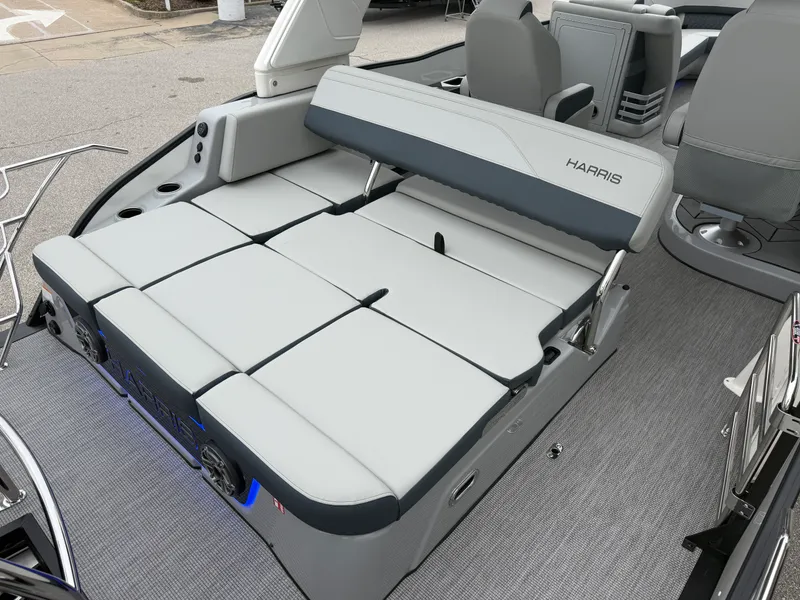 Slide: The Image of Harris Grand Mariner 250 2026 - 35