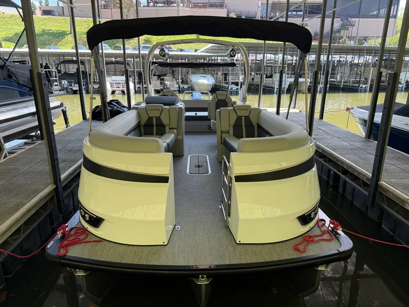 Slide: The Image of Harris Grand Mariner 250 2026 - 4