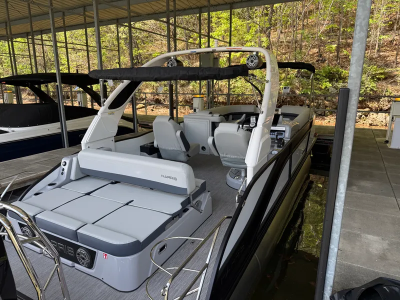 Slide: The Image of Harris Grand Mariner 250 2026 - 5