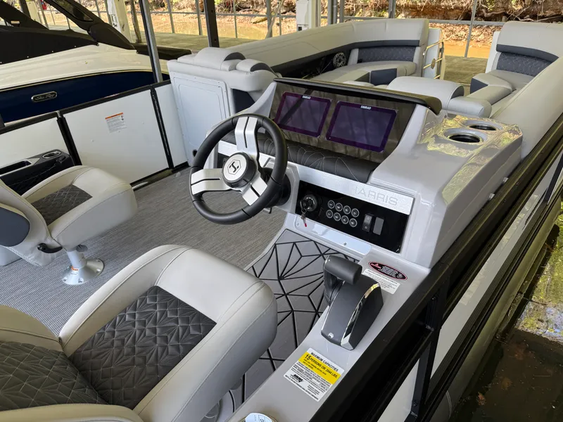 Slide: The Image of Harris Grand Mariner 250 2026 - 7
