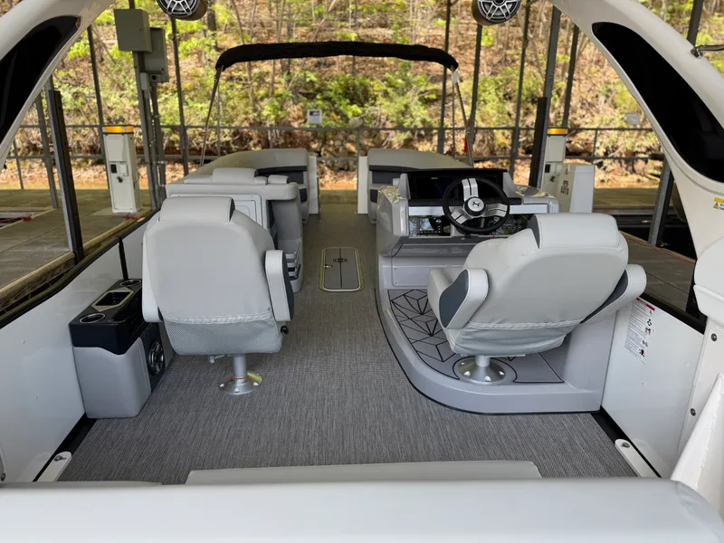Slide: The Image of Harris Grand Mariner 250 2026 - 8
