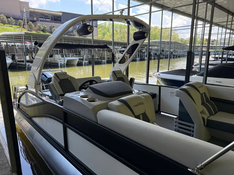 Slide: The Image of Harris Grand Mariner 250 2026 - 9
