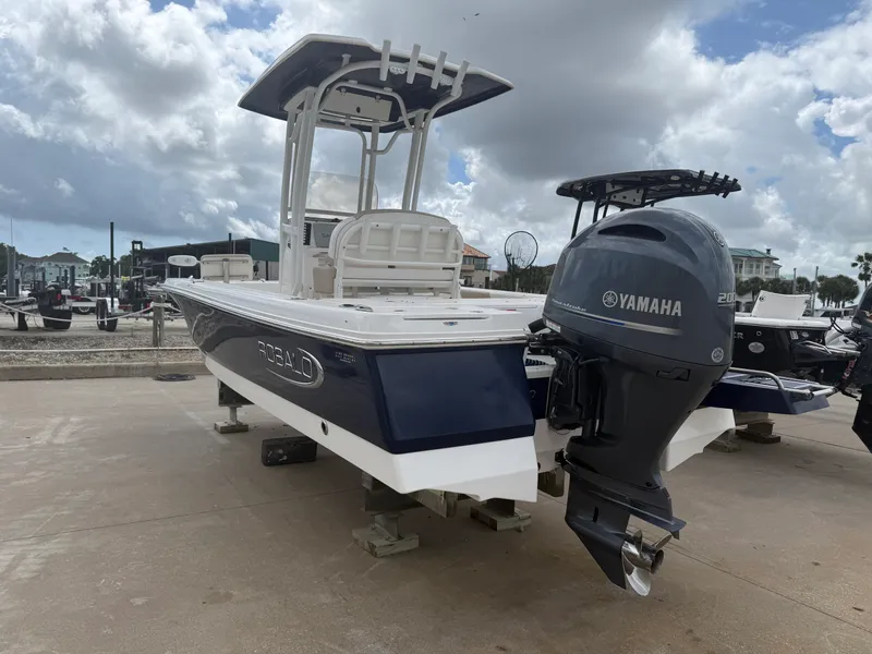 Slide: The Image of Robalo CAYMAN 226 2021 - 36