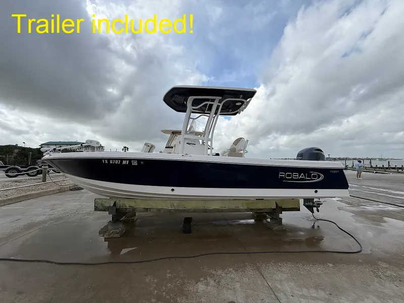 Slide: The Image of Robalo CAYMAN 226 2021 - 2