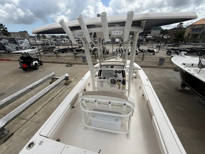 Slide: The Image of Robalo CAYMAN 226 2021 - 38