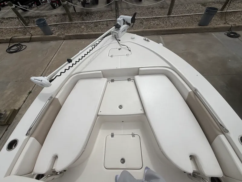 Slide: The Image of Robalo CAYMAN 226 2021 - 40