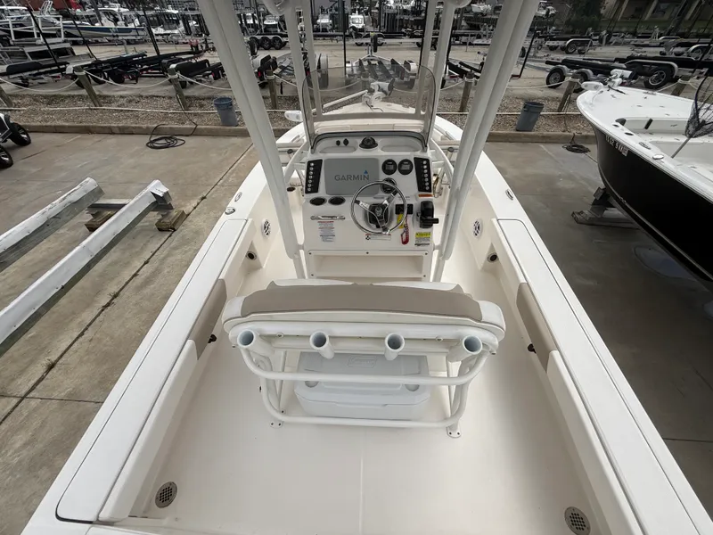 Slide: The Image of Robalo CAYMAN 226 2021 - 39