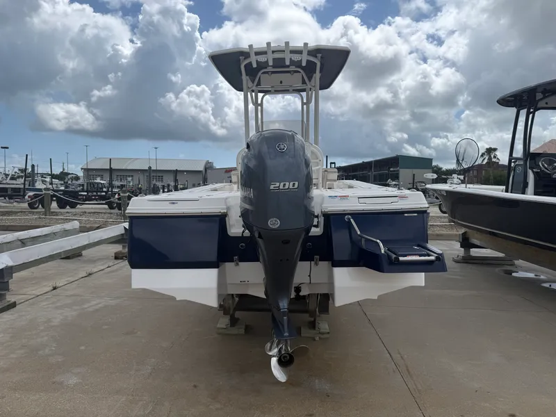 Slide: The Image of Robalo CAYMAN 226 2021 - 34