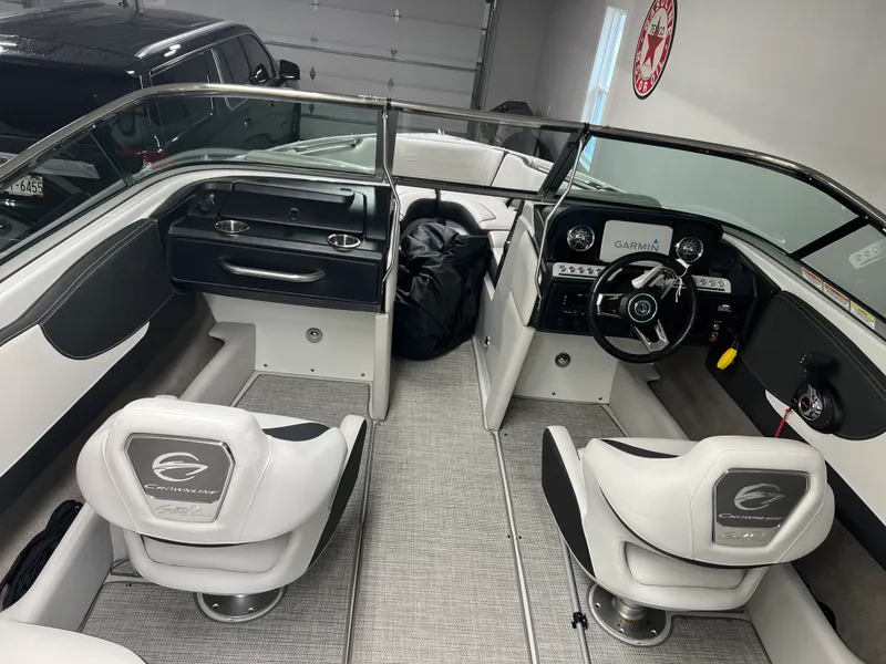 Slide: The Image of Crownline Boats 240 SS 2021 - 10