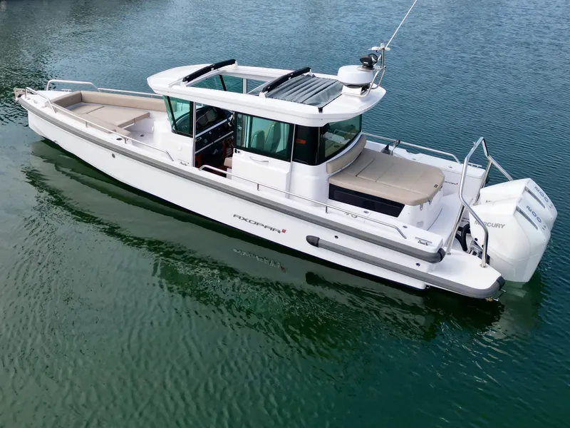 Slide: The Image of Axopar 28 AFT CABIN 2023 - 2