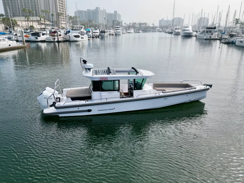 Slide: The Image of Axopar 28 AFT CABIN 2023 - 4