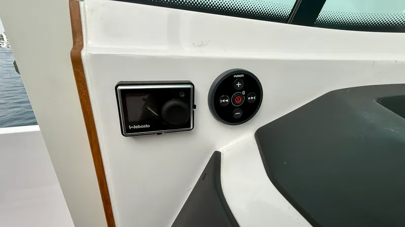 Slide: The Image of Axopar 28 AFT CABIN 2023 - 15