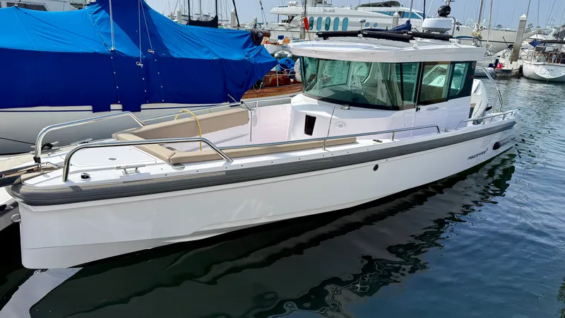 Slide: The Image of Axopar 28 AFT CABIN 2023 - 11
