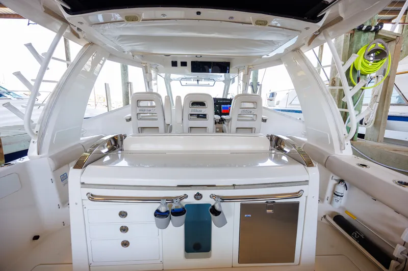Slide: The Image of Boston Whaler 420 OUTRAGE 2019 - 19
