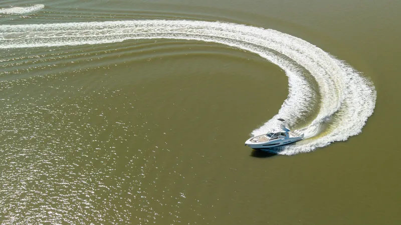 Slide: The Image of Boston Whaler 420 OUTRAGE 2019 - 29