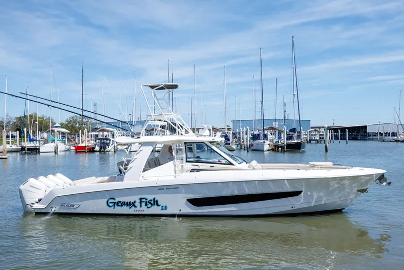 Slide: The Image of Boston Whaler 420 OUTRAGE 2019 - 1