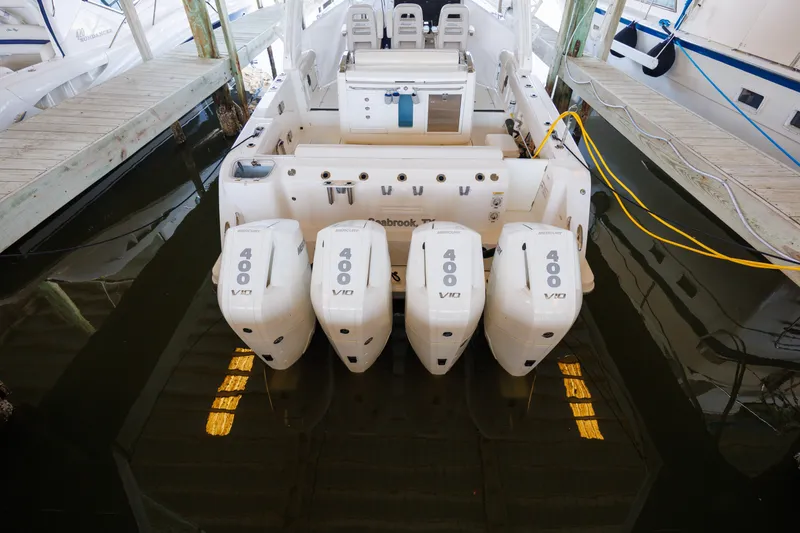 Slide: The Image of Boston Whaler 420 OUTRAGE 2019 - 25