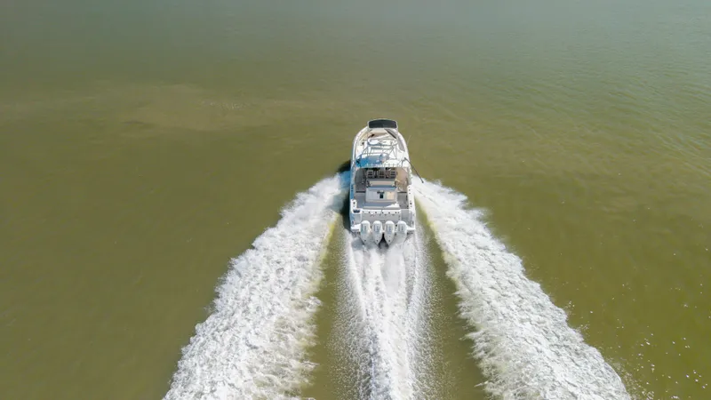 Slide: The Image of Boston Whaler 420 OUTRAGE 2019 - 30