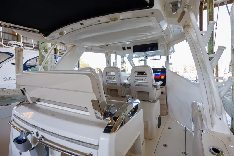 Slide: The Image of Boston Whaler 420 OUTRAGE 2019 - 11