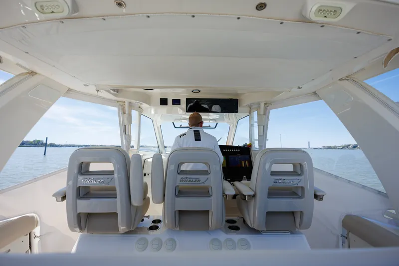 Slide: The Image of Boston Whaler 420 OUTRAGE 2019 - 10