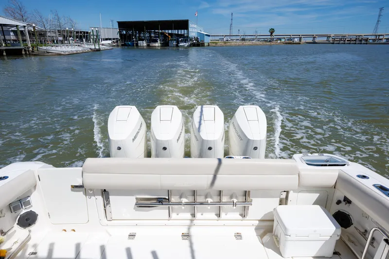 Slide: The Image of Boston Whaler 420 OUTRAGE 2019 - 8