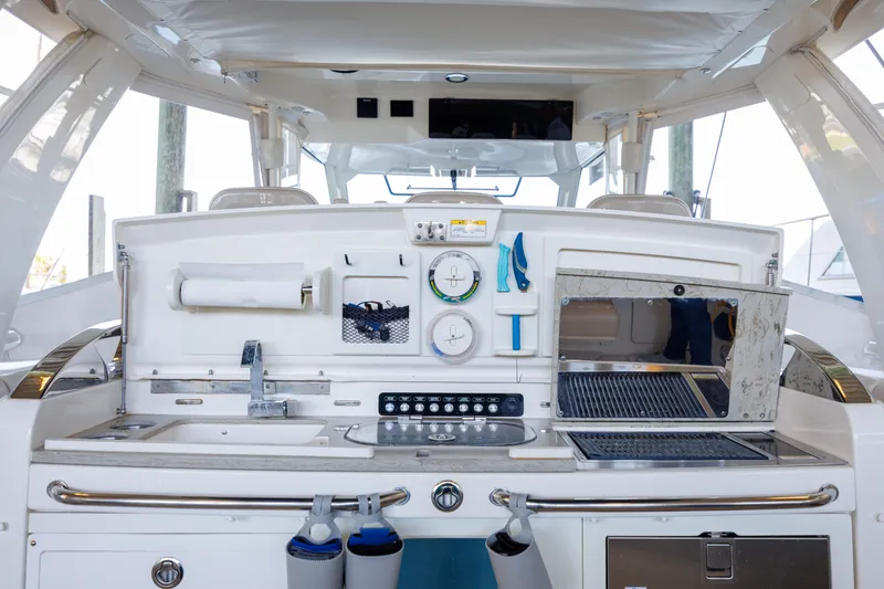 Slide: The Image of Boston Whaler 420 OUTRAGE 2019 - 18