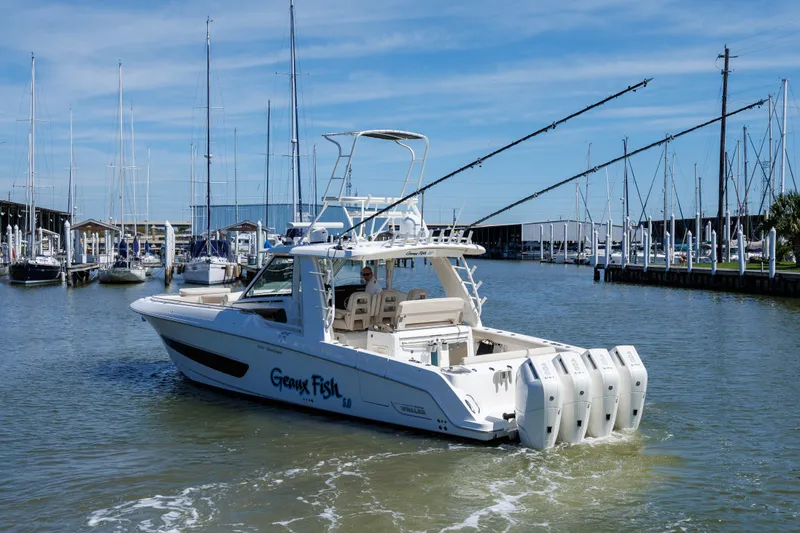 Slide: The Image of Boston Whaler 420 OUTRAGE 2019 - 4