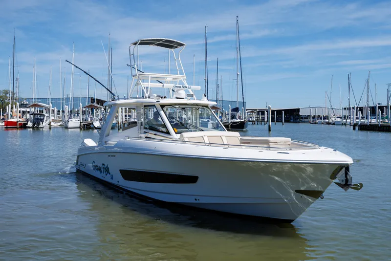 Slide: The Image of Boston Whaler 420 OUTRAGE 2019 - 7