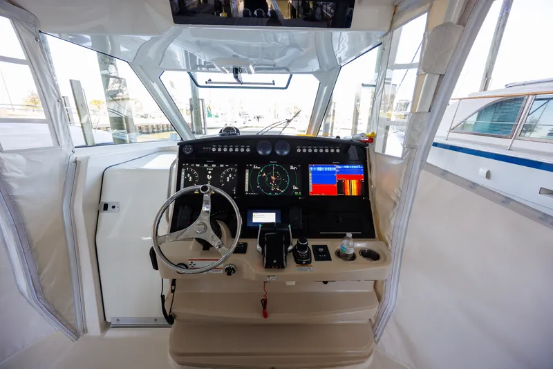 Slide: The Image of Boston Whaler 420 OUTRAGE 2019 - 15