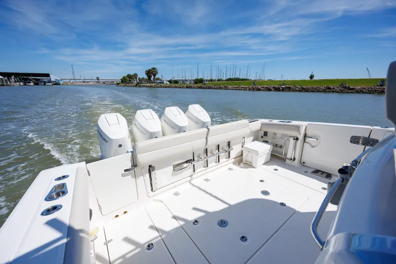 Slide: The Image of Boston Whaler 420 OUTRAGE 2019 - 9