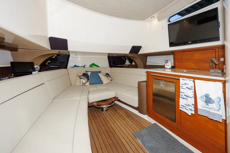 Slide: The Image of Boston Whaler 420 OUTRAGE 2019 - 20